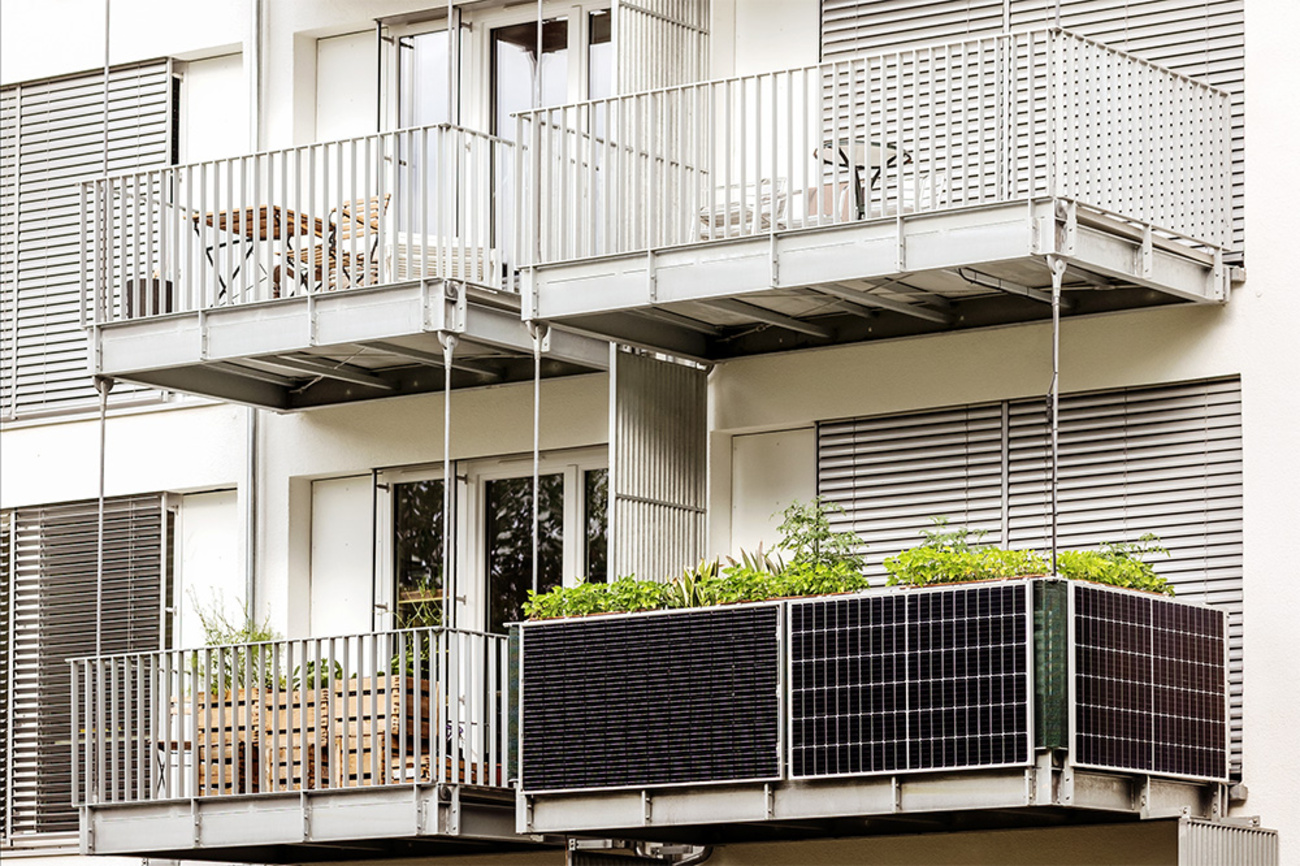 Balkon­kraftwerk bei Elektrotechnik Nirschl Daniel GmbH in Lalling
